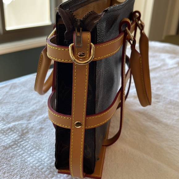 Louis Vuitton Toiletry #26 bah with carrier. - Picture 3 of 10